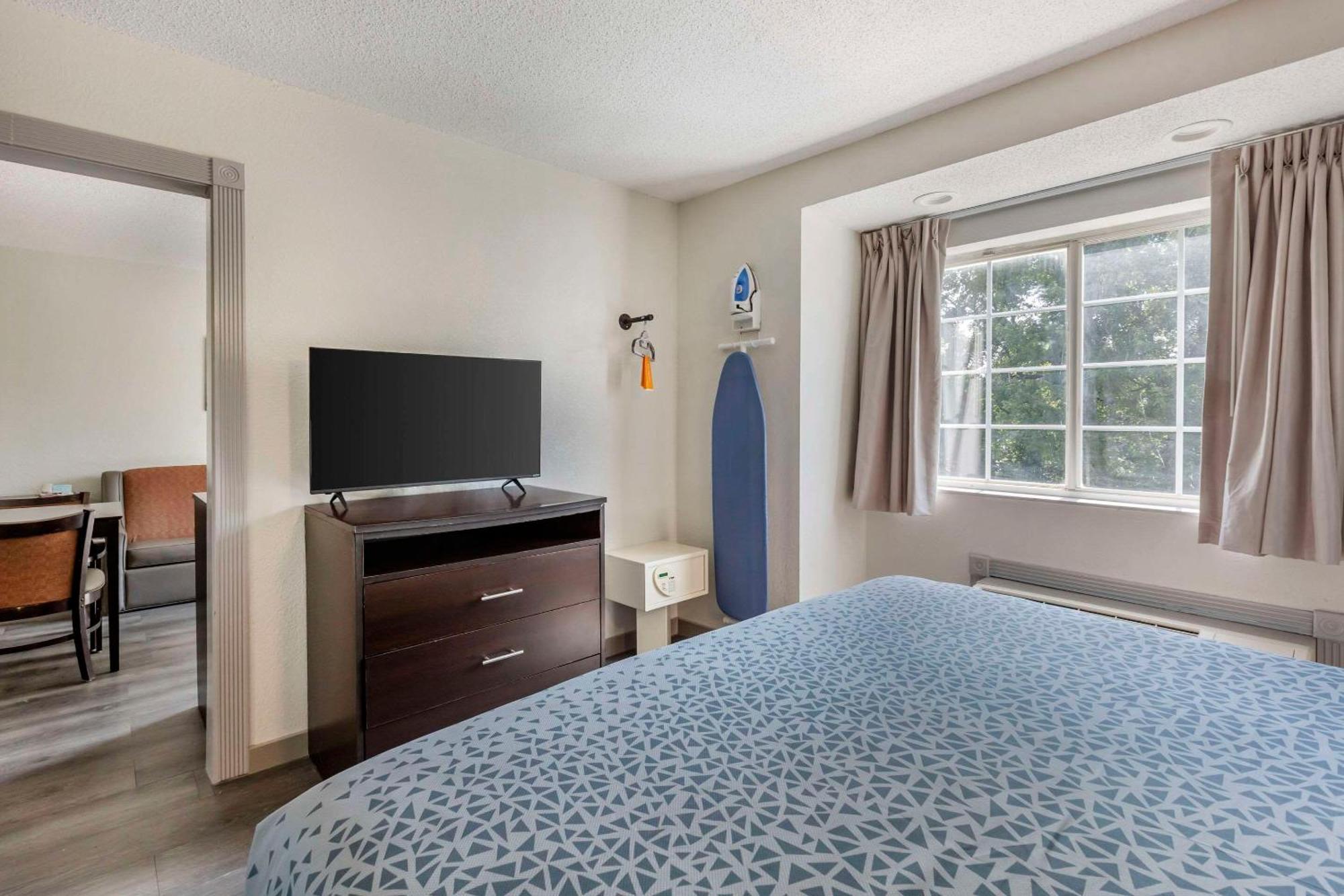 Econo Lodge Inn & Suites Greenville Eksteriør bilde